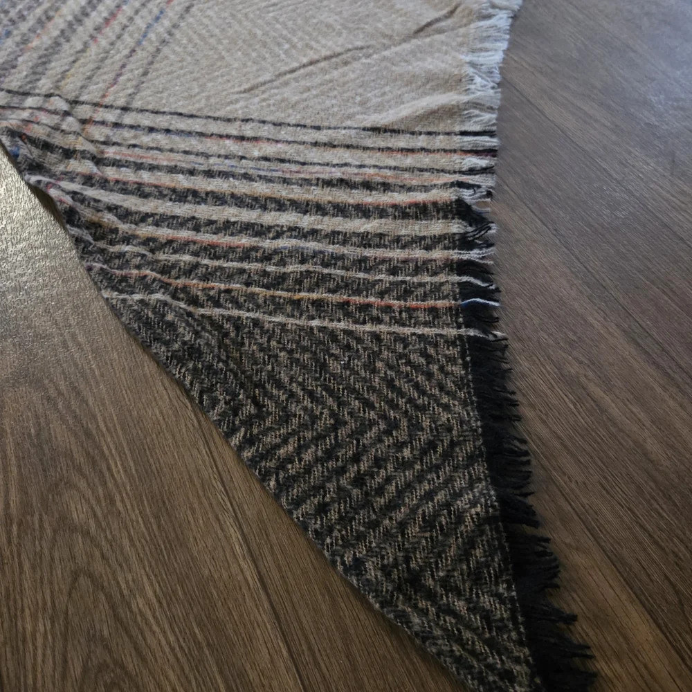 Cozy Chic – Oversized Plaid Triangle Blanket Scarf Shawl Hints Of Color